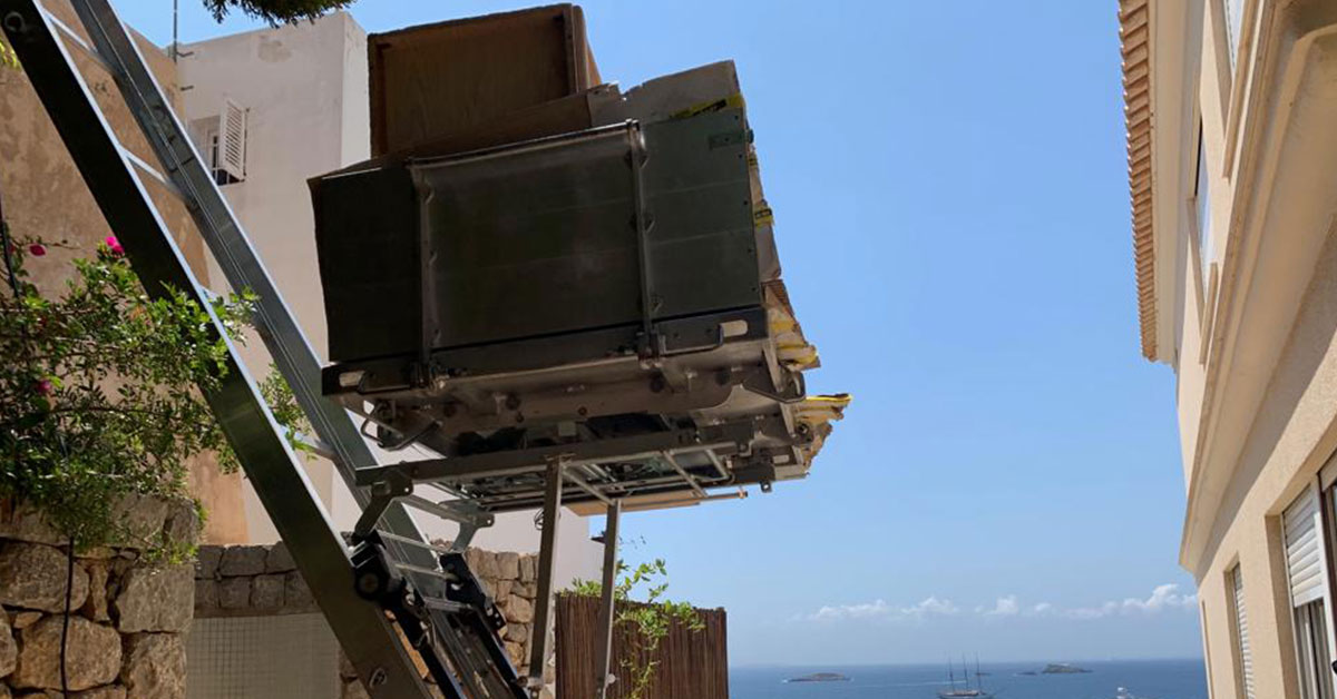 Plataforma elevadora de Mudanzas FM Ibiza
