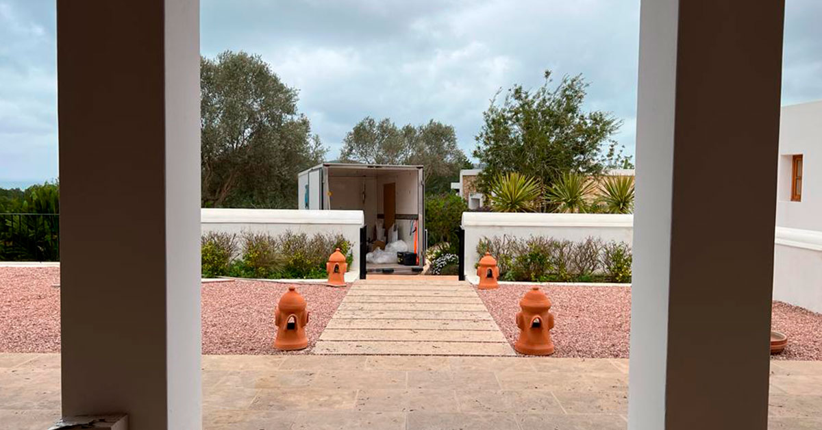 Mudanza de alto standing de una villa en Ibiza