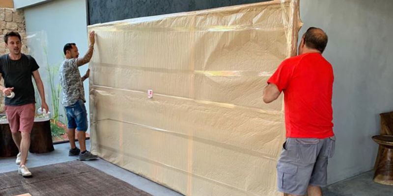 Embalaje y transporte de cuadro de 4x3 metros en Ibiza